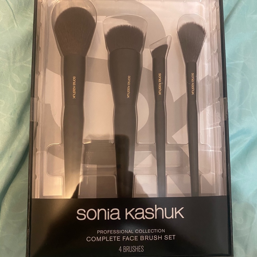 BNWT! Sonia Kashuk Face brush set!